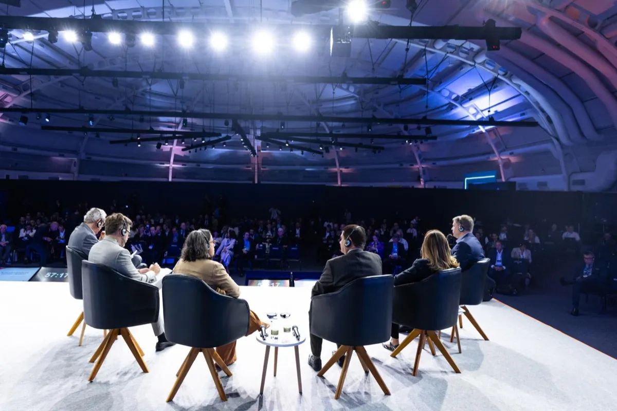 Painel no palco da Conseguro 2025