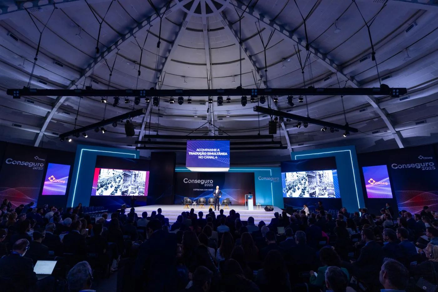 Plenária da Conseguro 2025 durante a abertura